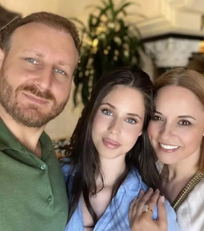 Remarca neașteptată pe care Violeta Bănică a făcut-o la adresa iubitului mamei sale. Ce a putut să spună tânăra despre Adrian Brâncoveanu, public: „Este un…”