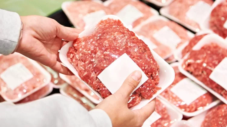 Alertă alimentară! Carne tocată retrasă de la vânzare. Ce anume conținea