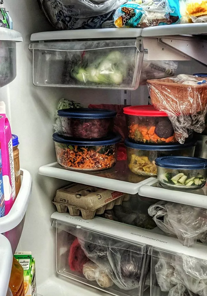 Am gătit un frigider plin cu mancare, dar de fiecare dată când ajungeam acasă, acesta era gol — într-o zi, m-am întors mai devreme și am văzut unde ajungea toată mâncarea