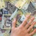 Verificați cardurile! Cine sunt românii care au primit 500 de lei înainte de Sărbători