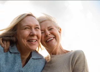 Bonus uriaș pentru acești pensionari! Poștașii le aduc o surpriză la pensie