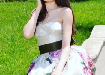 Monica Gabor a fugit din America, la șase luni de când a născut în mare secret al doilea ei copil. Iubita lui Mr. Pink a luat avionul privat și nu s-a mai uitat înapoi. Ce se întâmplă în aceste momente cu fosta soție a lui Irinel Columbeanu