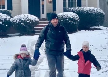 SOȚUL MEU ÎI DUCEA MEREU PE COPII SĂ „O VIZITEZE PE BUNICA” – PÂNĂ ÎNTR-O ZI, CÂND FIICA MEA MI-A SPUS CĂ NU ERA ADEVĂRAT.