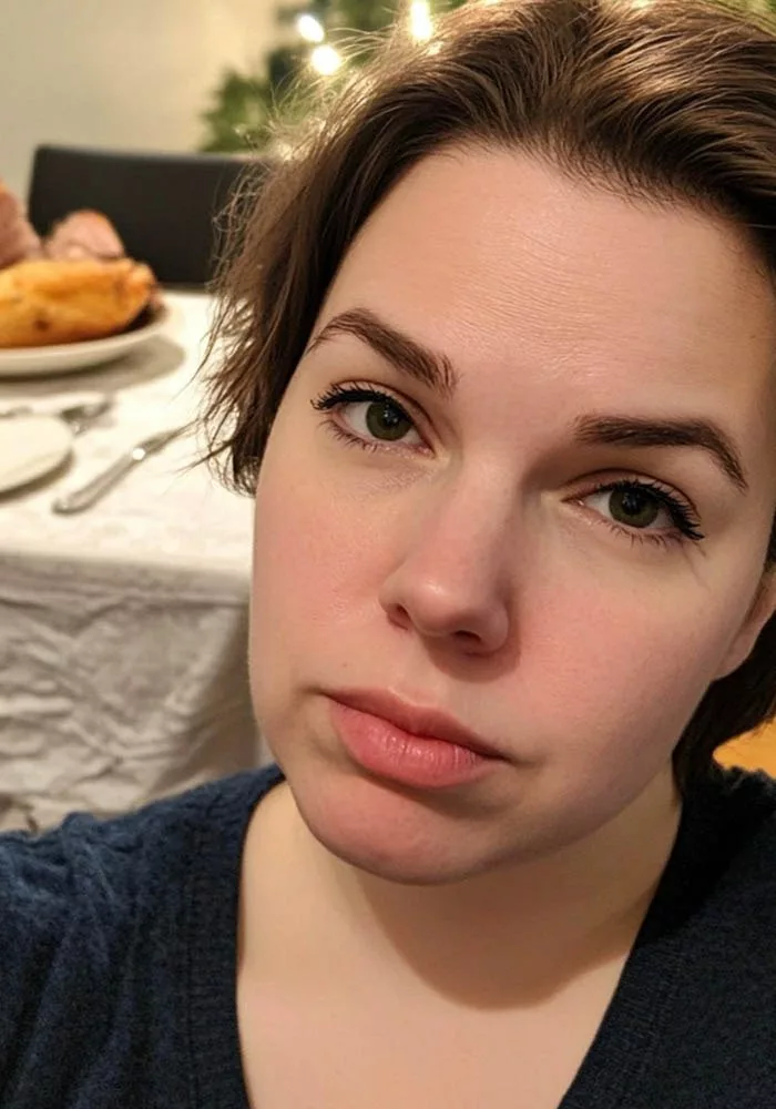 SOȚUL MEU NU A APĂRUT DE CRĂCIUN, AȘA CĂ O FEMEIE A RĂSPUNS LA TELEFONUL LUI ȘI A SPUS: „ESTE CU SOȚIA LUI, CARE NAȘTE COPILUL LOR.”