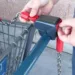 Cum deblochezi în numai câteva secunde un cărucior de la supermarket, fără monedă? Este atât de simplu, că voi încerca și eu data viitoare
