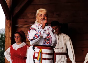 Dupa o grea suferinta, si ea ne-a parasit! La 74 de ani, cantareata de muzica populara a plecat dintre noi:”..a plecat să cânte în ceruri, lăsând în urmă lacrimi ..”