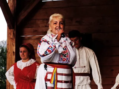 Dupa o grea suferinta, si ea ne-a parasit! La 74 de ani, cantareata de muzica populara a plecat dintre noi:”..a plecat să cânte în ceruri, lăsând în urmă lacrimi ..”