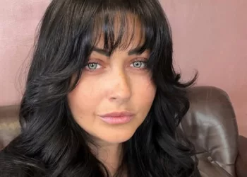 „Ce o să zică bărbatul meu? Sunt un pic șocată…” Gabriela Cristea a postat această fotografie, după ce și-a făcut cea mai radicală schimbare de look de până acum. Ce detaliu au observat rapid oamenii în imagine