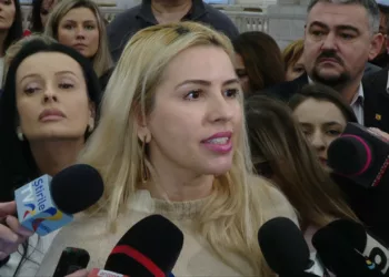 Cine e Cristina Târteață, funcționara care l-a confruntat pe Bolojan: numită pe filiera PSD în mai multe instituții. Ce avere are