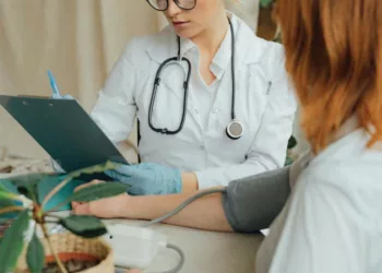 Cât câștigă un medic de familie din România, de fapt. Ce salariu primește acum, în 2025