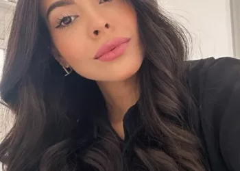 O influenceriță a murit la doar 28 de ani, după ce a ajuns la spital cu febră și dureri abdominale. Care a fost cauza decesului, de fapt