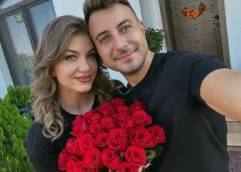 Codruța Filip și Valentin Sanfira și-au mărit familia. Cei doi artiști au postat prima imagine cu micuța: „O iubim tare”