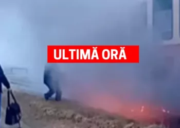 A luat foc un tren cu peste 70 de pasageri.