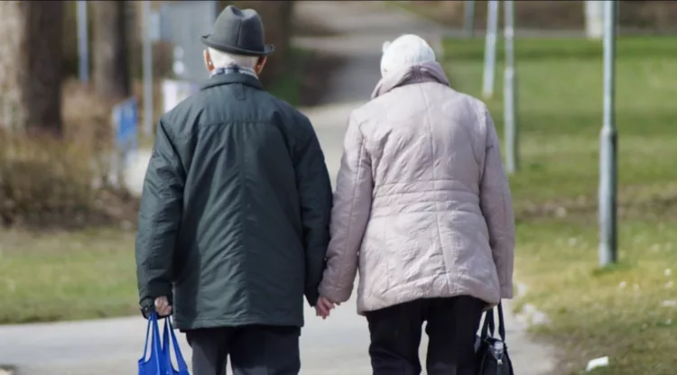 Ajutor financiar unic pentru români. Despre ce sumă este vorba și cine sunt pensionarii care vor beneficia de „a 13-a pensie”