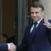Situație inedită la al doilea summit de la Paris. De ce a fost Bolojan singurul președinte care i-a strâns mâna lui Macron