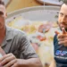 Acest tânăr a comandat o omletă în restaurantul lui Dani Oțil.