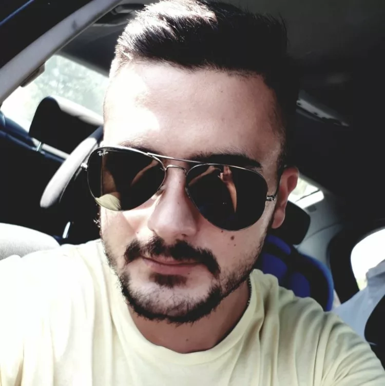 Alex Mătușa, un subofițer de 30 de ani din Craiova, se află în stare critică după ce s-a împușcat în cap