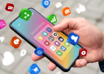 Aplicații periculoase care îți fură datele personale și pornesc singure. Cum te poți proteja?