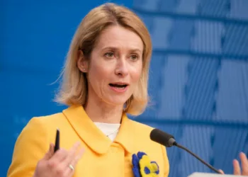 Bruxelles-ul cere și mai mulți bani statelor membre UE pentru Ucraina și pune condiții: „Fie aduceţi banii, fie muniția”