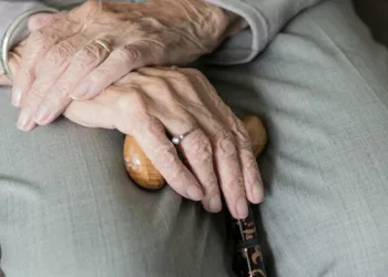 Cu cât a scăzut punctul de pensie și ce sume pierd pensionarii în 2025