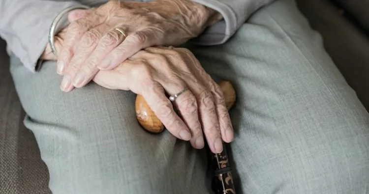 Cu cât a scăzut punctul de pensie și ce sume pierd pensionarii în 2025