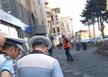 Femeie însărcinată, bătută de un necunoscut pe stradă. Este halucinant motivul invocat de agresor