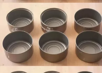 Nu aruncați conservele de ton! Descoperiți cum să le transformați în obiecte utile și decorative