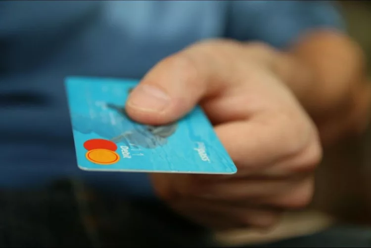 S-a schimbat data! Când se alimentează, de fapt, cardurile de alimente