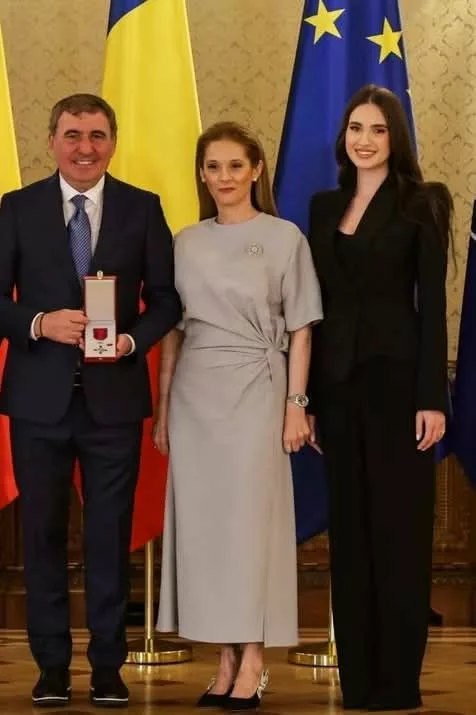 Soția lui Hagi, apariție spectaculoasă. Cât au costat pantofii pe care i-a purtat la decorarea „Regelui”
