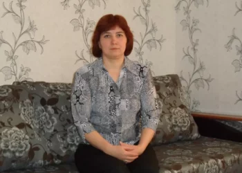 „Am muncit o viață pentru copiii mei, iar acum sunt oaspete în propria viață.” Povestea unei mame care și-a pierdut casa și demnitatea