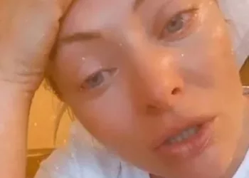 Delia, vacanță cu peripeții: s-a urcat într-un copac de frică, după ce a fost atacată de câini