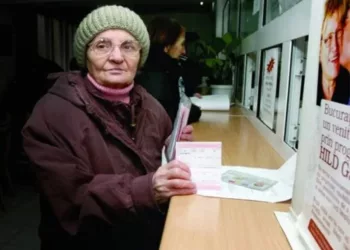 Veste bună pentru pensionarii români! E gratuit pentru cei născuți înainte de 1960