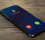 Apeluri care se închid imediat după ce răspunzi – semnul unei înșelătorii periculoase. Ce trebuie să faci