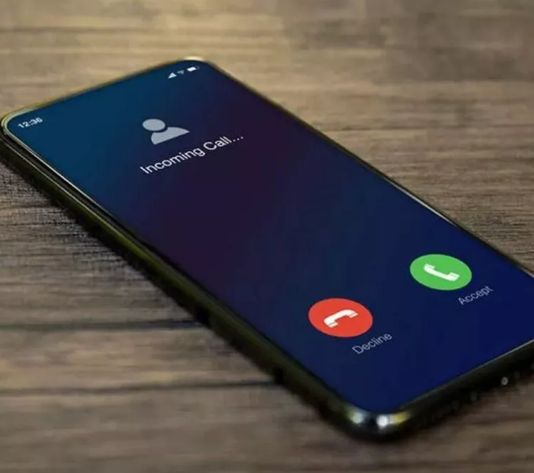 Apeluri care se închid imediat după ce răspunzi – semnul unei înșelătorii periculoase. Ce trebuie să faci