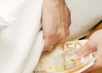 Câți bani poți ține în casă fără să-i declari: Ce spune legea și ce riscuri implică