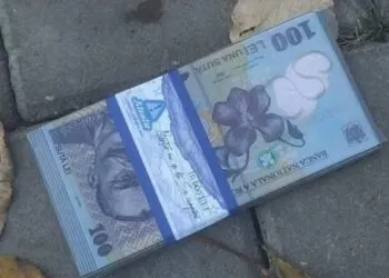 Un tânăr din Iași a crezut că a găsit un teanc de bani într-un parc. Ce a urmat l-a surprins total