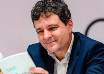 Comisia Europeană trage un semnal de alarmă: Economia României încetinește puternic în 2025, iar deficitul rămâne la cote alarmante