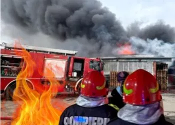 Incendiu puternic în Sectorul 6, București: depozit și service auto în flăcări, mesaj RO-Alert emis
