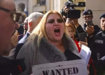 Criză majoră în partidul SOS România: 17 parlamentari pregătesc plecarea în bloc