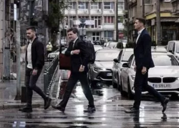 Imaginea virală care a eclipsat președintele: agentul SPP care a cucerit internetul