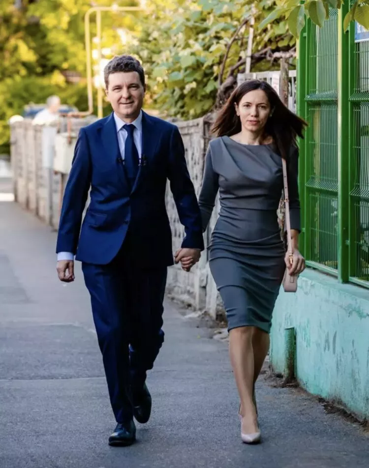 Nuntă prezidențială în România? Cozmin Gușă anunță căsătoria lui Nicușor Dan cu Mirabela Grădinaru
