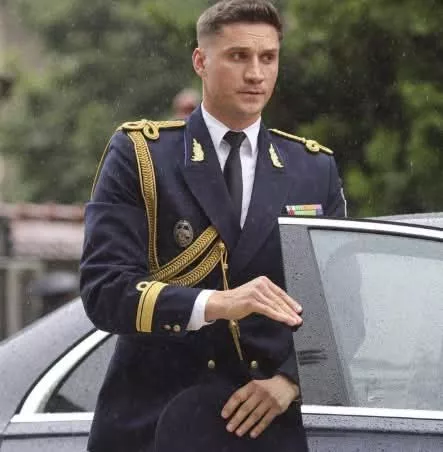 Ofițerul SPP devenit viral după apariția alături de Nicușor Dan a fost retras din dispozitivul prezidențial