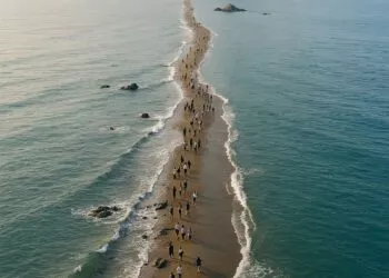 Minunea lui Moise din Coreea de Sud: Marea care se deschide de două ori pe an la Jindo