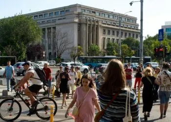 România se pregătește pentru majorări de taxe: TVA mai mare, accize crescute și impozite suplimentare pentru drepturile de autor