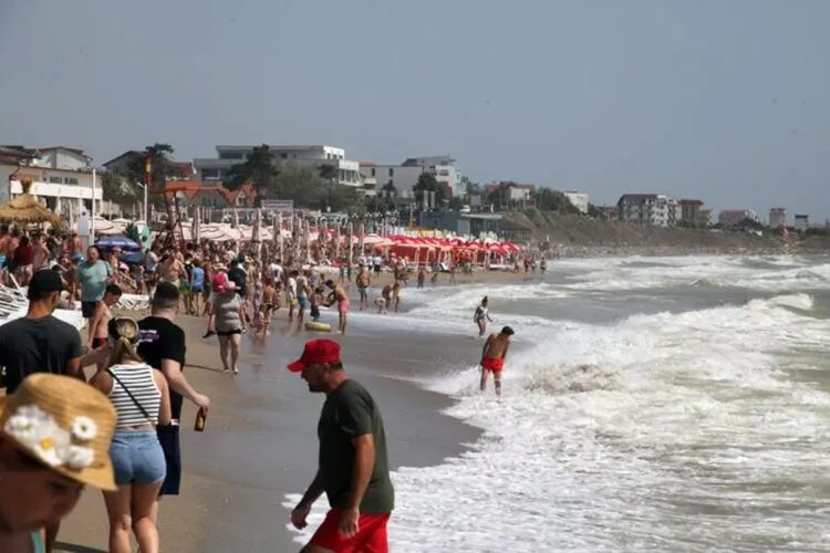 Apa mării a scăzut brusc la 15°C pe litoralul românesc. Ce spun meteorologii despre acest fenomen