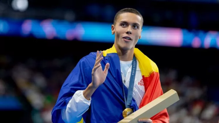 David Popovici, din nou campion mondial! Aur la 200 m liber la Singapore și un premiu frumos