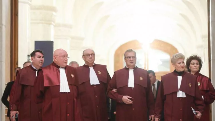 CCR discută acordarea a 180.000 lei fiecărui judecător care își încheie mandatul. Banii ar putea fi luați de la investiții