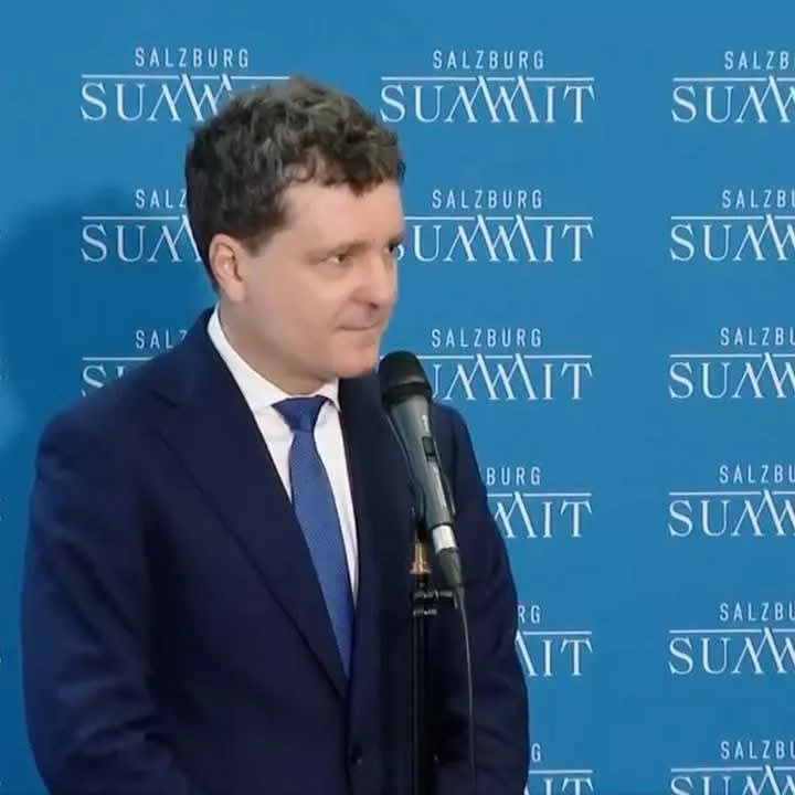 Nicușor Dan a promulgat primul pachet de măsuri fiscale chiar din Austria: TVA mai mare și reducerea deficitului bugetar