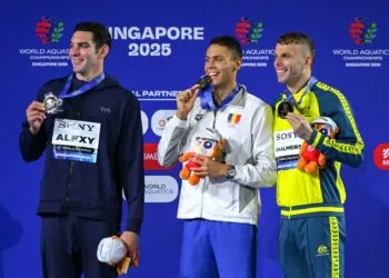 David Popovici, aur la Mondialele de la Singapore! Ce i-a spus Kyle Chalmers pe podium: „Nici nu știi ce bucuros sunt…”