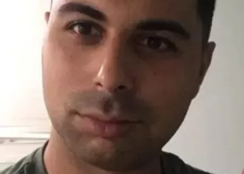 Crimă șocantă în Italia: un bărbat de 35 de ani, ucis de propria mamă și de partenera sa, apoi ascuns într-un butoi cu var